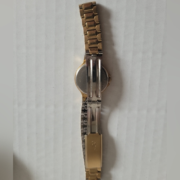 Bill Blass Stone Accent Quartz Ladies Watch With New Battery (001-6L32) - Picture 2 of 10